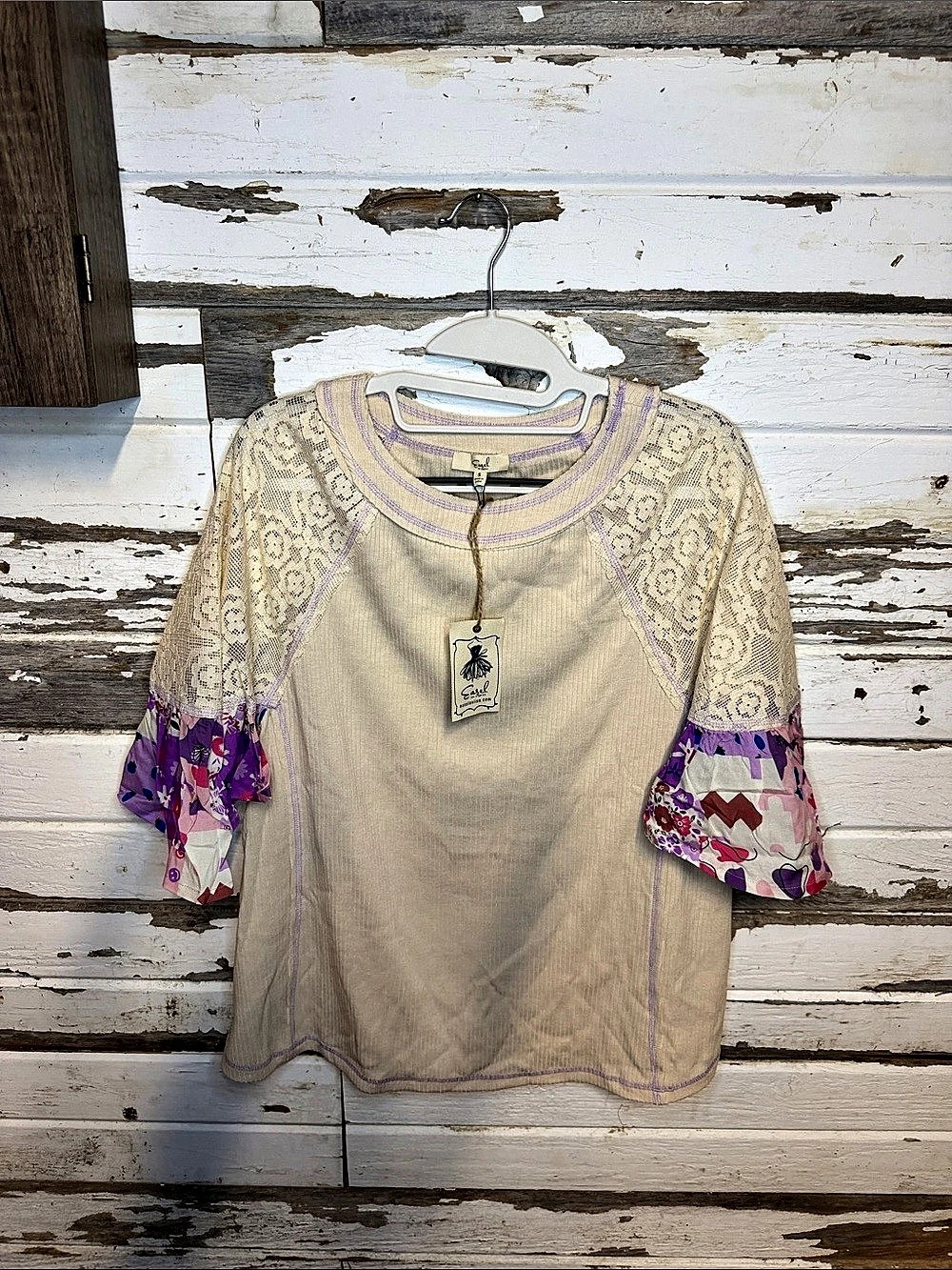 Easel Lace Sleeve Floral Tunic in Beige & Purple Size Small NWT (019